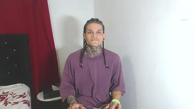 Snapshot of hot_man05 chatting on March 2025 08:05:01 AM hot man05 online show from March 2025 08:05:01 AM