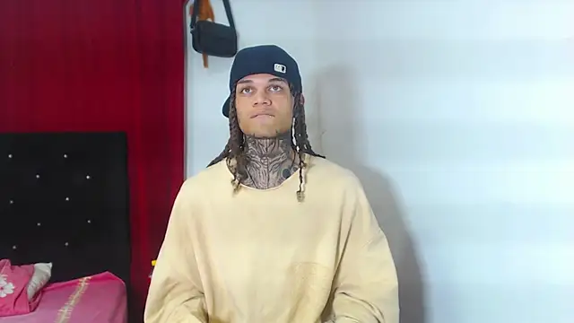 Snapshot of hot_man05 chatting on March 2025 02:27:01 AM hot man05 online show from March 2025 02:27:01 AM