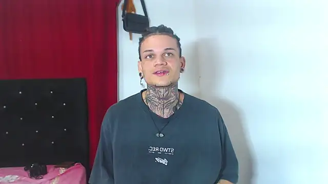 Snapshot of hot_man05 chatting on March 2025 03:13:02 AM hot man05 online show from March 2025 03:13:02 AM