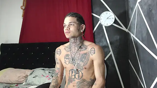 Snapshot of hot_man05 chatting on October 2025 03:04:01 AM hot man05 online show from October 2025 03:04:01 AM