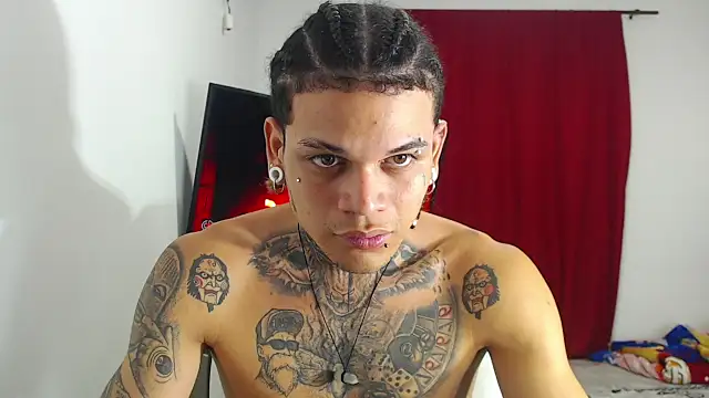 Snapshot of hot_man05 chatting on October 2025 04:13:02 AM hot man05 online show from October 2025 04:13:02 AM