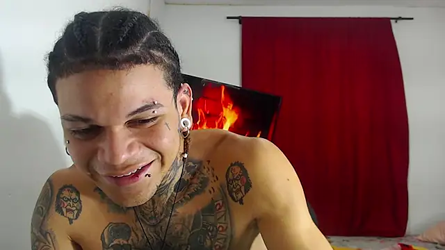 Snapshot of hot_man05 chatting on October 2025 09:49:02 PM hot man05 online show from October 2025 09:49:02 PM