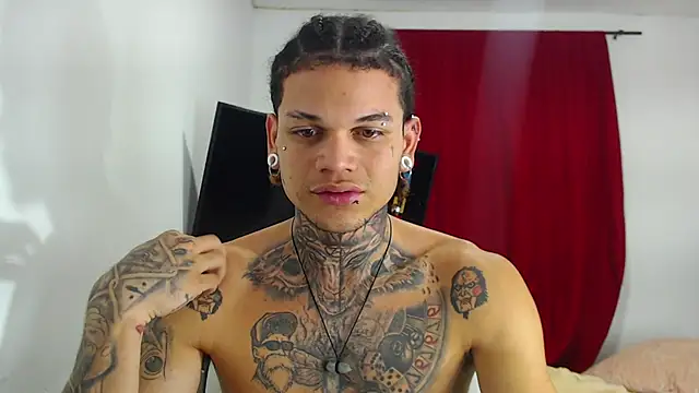 Snapshot of hot_man05 chatting on October 2025 11:51:02 PM hot man05 online show from October 2025 11:51:02 PM