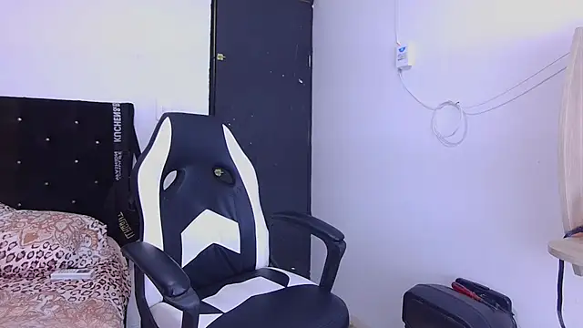 Snapshot of hot_man05 chatting on October 2025 09:15:02 PM hot man05 online show from October 2025 09:15:02 PM