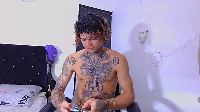 Snapshot of hot_man05 chatting on November 2025 08:30:01 PM hot man05 online show from November 2025 08:30:01 PM