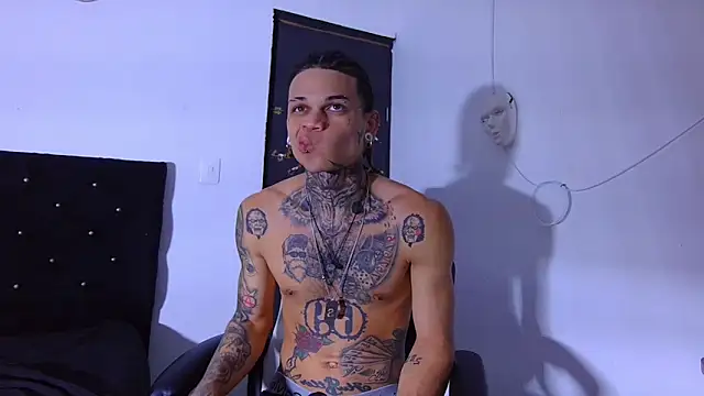 Snapshot of hot_man05 chatting on December 2025 12:40:02 AM hot man05 online show from December 2025 12:40:02 AM