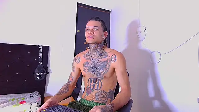 Snapshot of hot_man05 chatting on January 2026 07:28:02 PM hot man05 online show from January 2026 07:28:02 PM