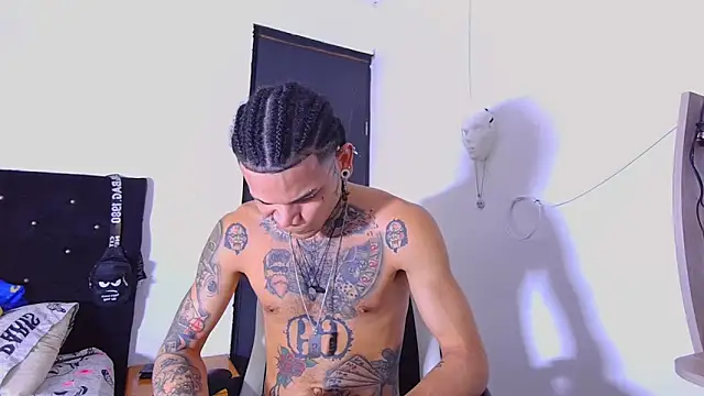 Snapshot of hot_man05 chatting on January 2026 09:18:01 PM hot man05 online show from January 2026 09:18:01 PM