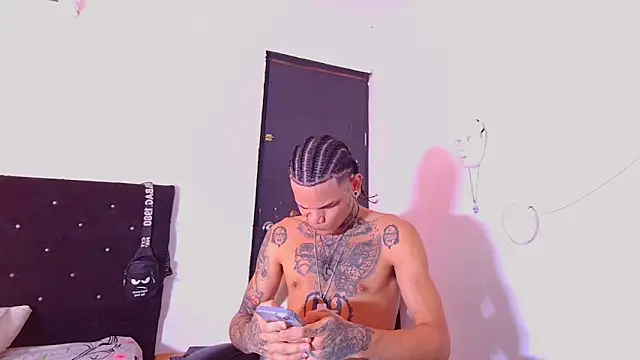 Snapshot of hot_man05 chatting on January 2026 05:04:01 PM hot man05 online show from January 2026 05:04:01 PM