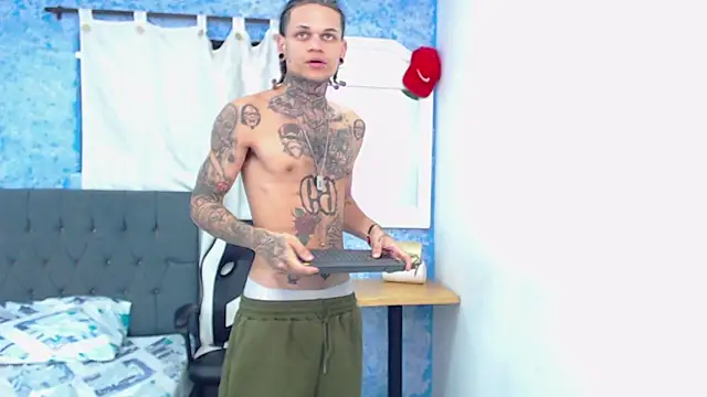 Snapshot of hot_man05 chatting on February 2026 01:31:02 AM hot man05 online show from February 2026 01:31:02 AM