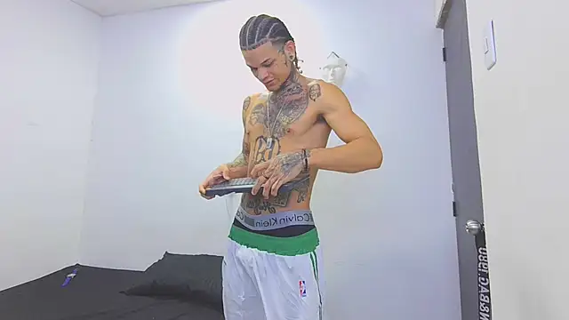 Snapshot of hot_man05 chatting on February 2026 11:59:01 PM hot man05 online show from February 2026 11:59:01 PM