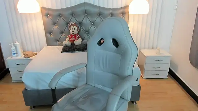 mia vanucci1 online show from March 2025 07:08:02 AM