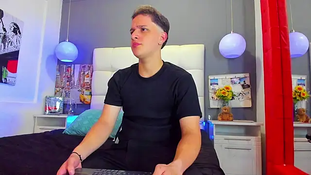 Thomas May4rs online show from March 2025 03:59:02 AM