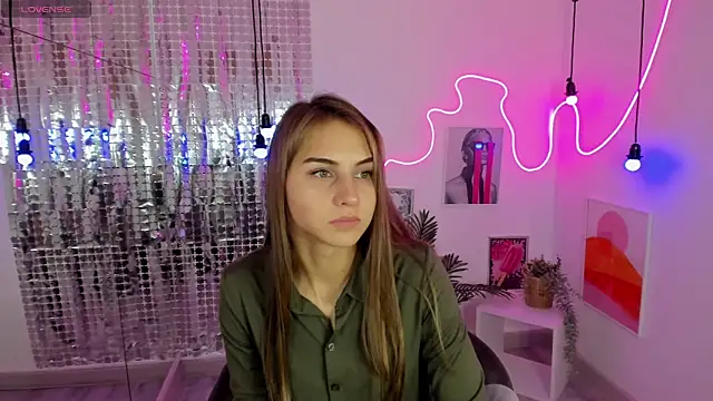 Snapshot of CharmBianca chatting on January 2025 08:43:01 AM CharmBianca online show from January 2025 08:43:01 AM