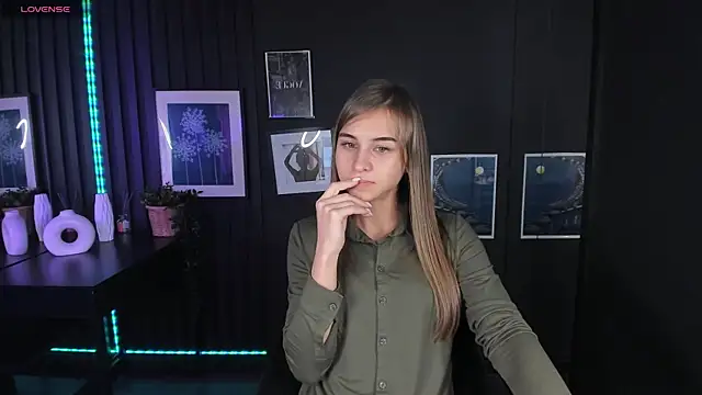 Snapshot of CharmBianca chatting on February 2025 04:25:01 PM CharmBianca online show from February 2025 04:25:01 PM