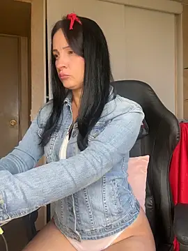 Snapshot of ValeriaVixen chatting on March 2026 07:18:02 PM ValeriaVixen online show from March 2026 07:18:02 PM