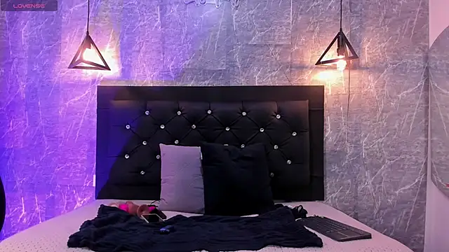 emberhodson online show from October 2025 01:08:02 PM