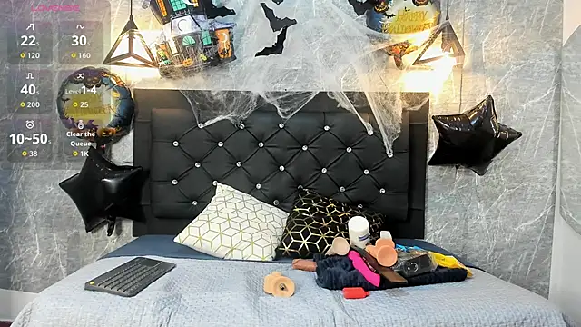 emberhodson online show from October 2025 12:16:02 PM