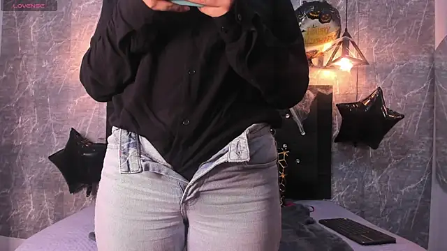 emberhodson online show from October 2025 12:28:02 PM