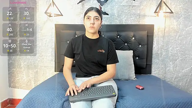 emberhodson online show from November 2025 11:33:01 AM