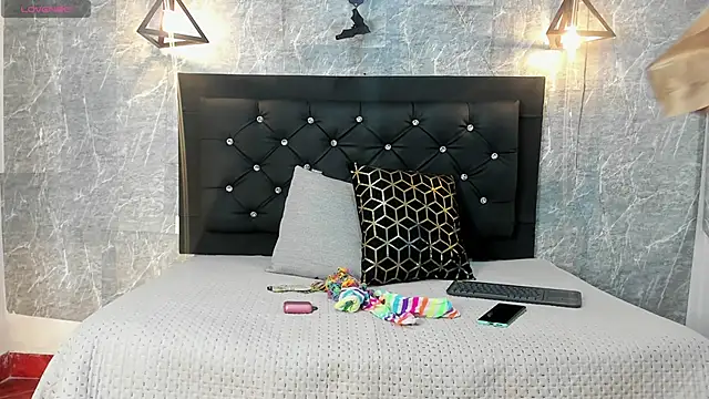 emberhodson online show from November 2025 12:38:02 PM