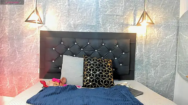 emberhodson online show from November 2025 10:48:02 AM