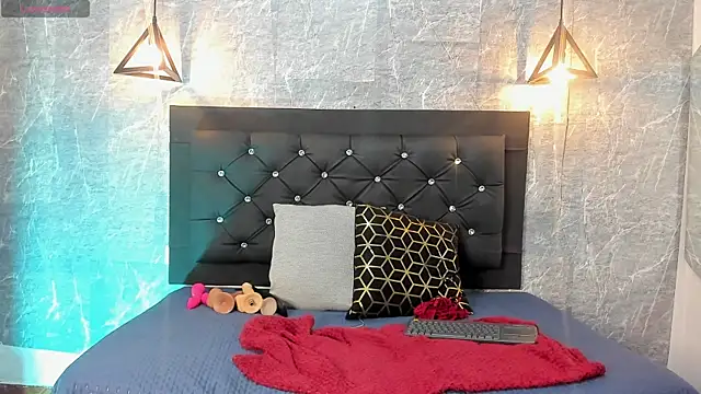 emberhodson online show from November 2025 11:27:02 AM