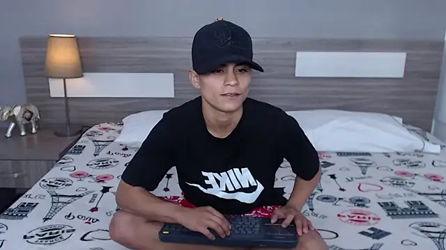 Liiamthompson online show from October 2025 11:29:02 AM