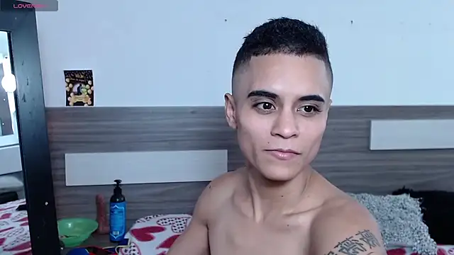 Liiamthompson online show from November 2025 09:25:02 PM