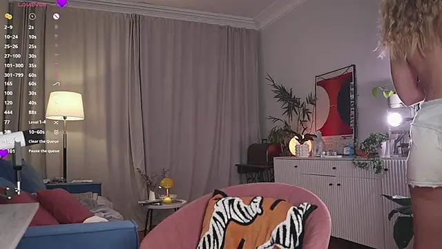 WhiteAnni online show from December 2025 04:17:01 AM