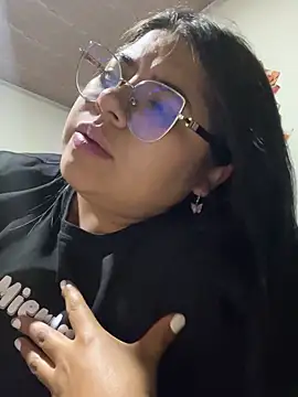 viccky vick online show from February 2025 12:35:02 AM