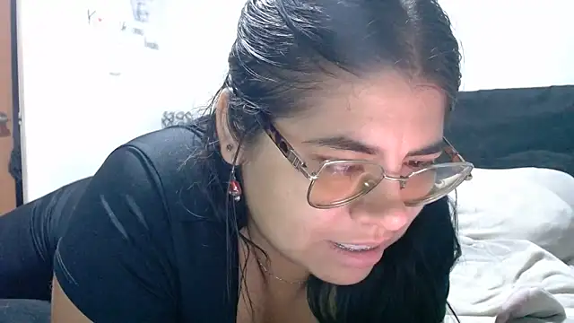 Snapshot of viccky_vick chatting on June 2026 12:44:01 AM viccky vick online show from June 2026 12:44:01 AM