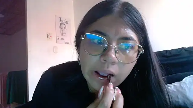 Snapshot of viccky_vick chatting on June 2026 09:17:02 PM viccky vick online show from June 2026 09:17:02 PM