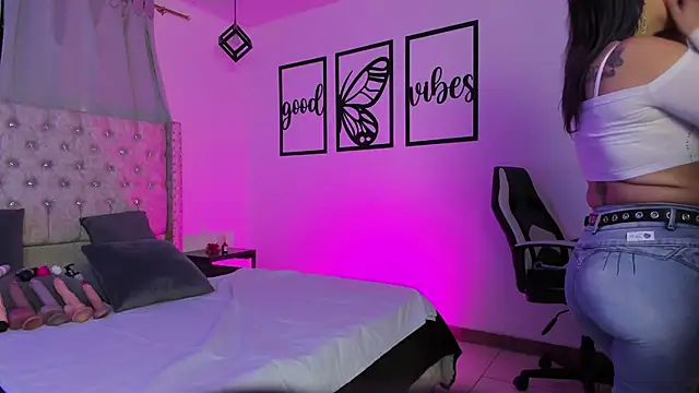 Snapshot of nicolee_millerr chatting on April 2026 12:21:01 PM nicolee millerr online show from April 2026 12:21:01 PM