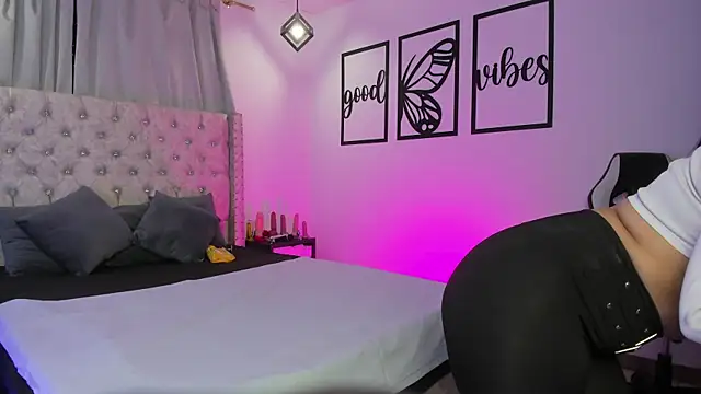 Snapshot of nicolee_millerr chatting on April 2026 12:28:02 PM nicolee millerr online show from April 2026 12:28:02 PM