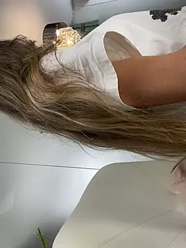 Snapshot of Anya-Ray chatting on February 2025 01:00:02 PM Anya-Ray online show from February 2025 01:00:02 PM