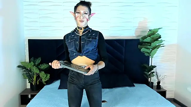 Alexa vandercloude online show from October 2025 08:03:02 PM