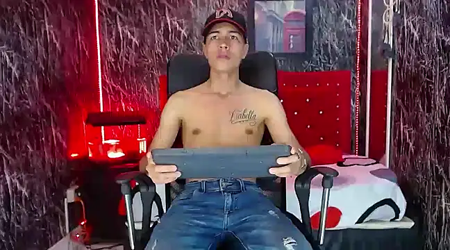 Snapshot of Dylan_Milk chatting on January 2025 08:22:02 PM Dylan Milk online show from January 2025 08:22:02 PM