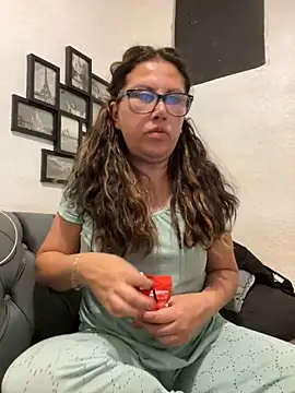 Snapshot of MirandaLatinaLovely chatting on November 2025 03:50:01 AM MirandaLatinaLovely online show from November 2025 03:50:01 AM