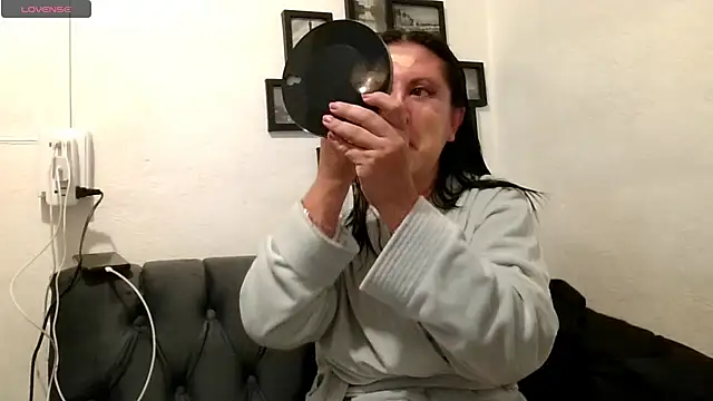 Snapshot of MirandaLatinaLovely chatting on November 2025 06:40:02 PM MirandaLatinaLovely online show from November 2025 06:40:02 PM