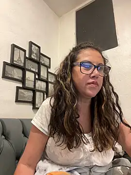 Snapshot of MirandaLatinaLovely chatting on November 2025 05:29:01 AM MirandaLatinaLovely online show from November 2025 05:29:01 AM