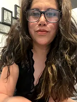 Snapshot of MirandaLatinaLovely chatting on November 2025 04:51:01 AM MirandaLatinaLovely online show from November 2025 04:51:01 AM