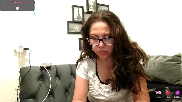 Snapshot of MirandaLatinaLovely chatting on November 2025 04:34:01 AM MirandaLatinaLovely online show from November 2025 04:34:01 AM