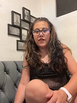 Snapshot of MirandaLatinaLovely chatting on November 2025 04:45:02 AM MirandaLatinaLovely online show from November 2025 04:45:02 AM