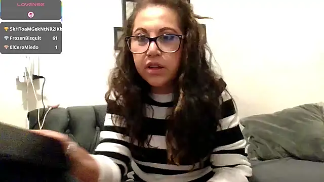 Snapshot of MirandaLatinaLovely chatting on November 2025 04:21:02 PM MirandaLatinaLovely online show from November 2025 04:21:02 PM