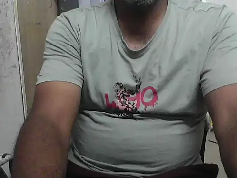 awesomeroc123 online show from December 2025 05:09:01 PM