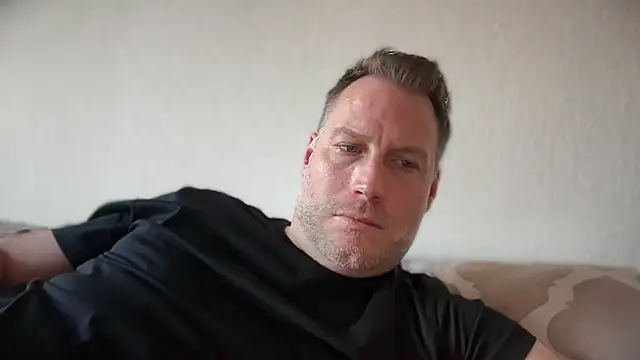 Snapshot of Christian87xxx chatting on March 2026 04:33:01 PM Christian87xxx online show from March 2026 04:33:01 PM