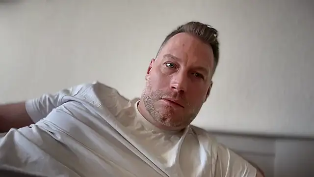 Snapshot of Christian87xxx chatting on April 2026 06:11:01 AM Christian87xxx online show from April 2026 06:11:01 AM