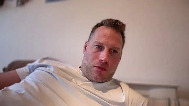 Snapshot of Christian87xxx chatting on April 2026 05:19:02 PM Christian87xxx online show from April 2026 05:19:02 PM