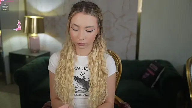 Snapshot of Emma_Rose_69 chatting on April 2026 10:53:02 AM Emma Rose 69 online show from April 2026 10:53:02 AM